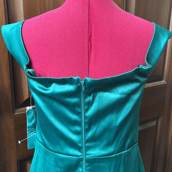 My Michelle  Holiday Emerald green Satin Dress   Off the shoulders   Size 11 NWT - Picture 9 of 11